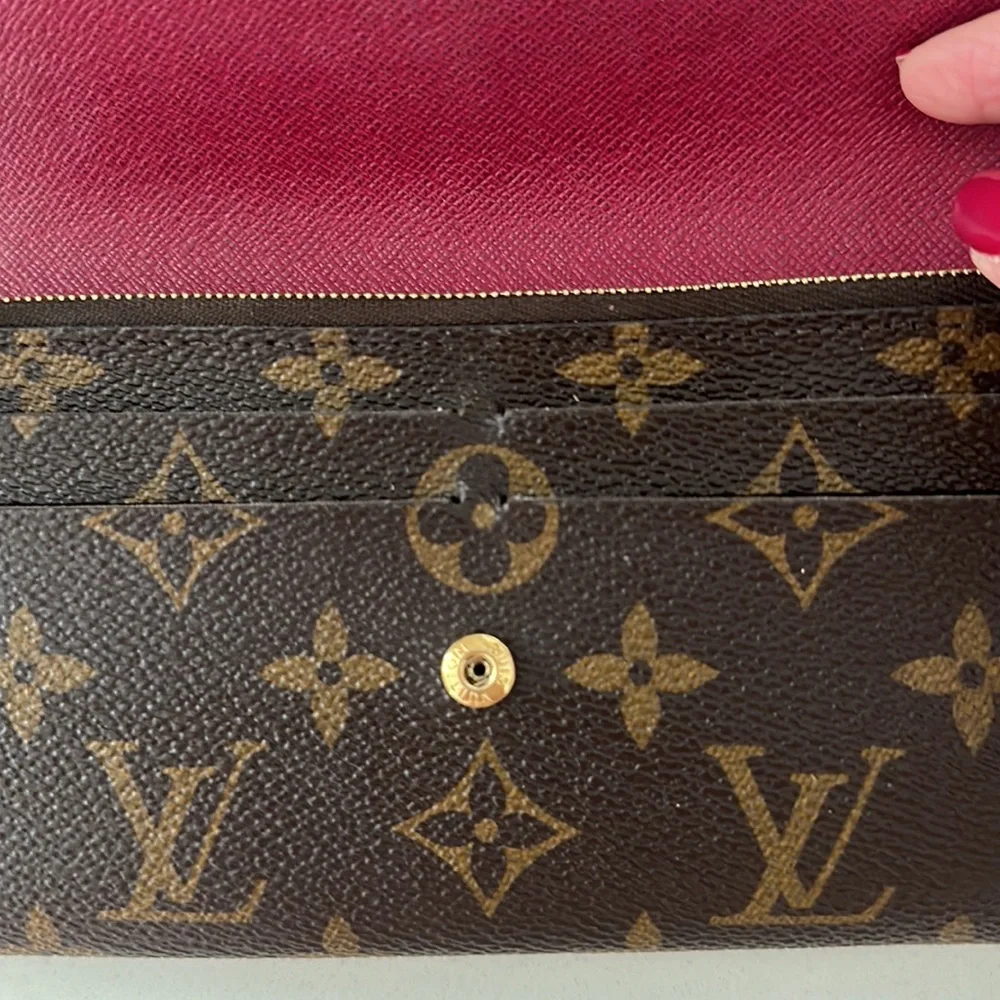 Louis Vuitton Wallet - Picture 9 of 9